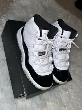 Jordan retro 11s